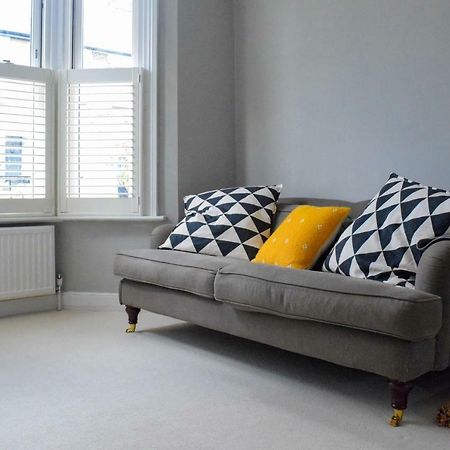 3 Bedroom Family House With A Superb Kitchen And Garden Londra Exterior foto