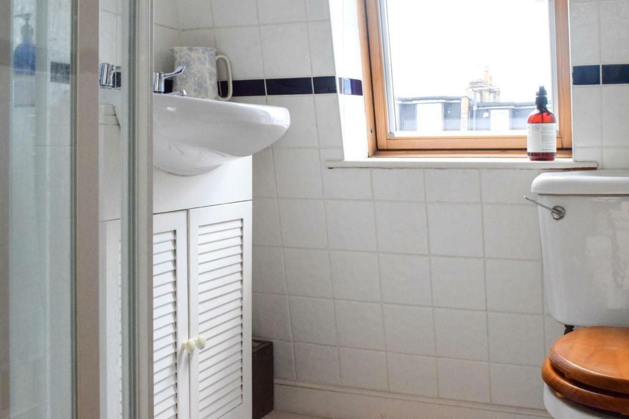 3 Bedroom Family House With A Superb Kitchen And Garden Londra Exterior foto