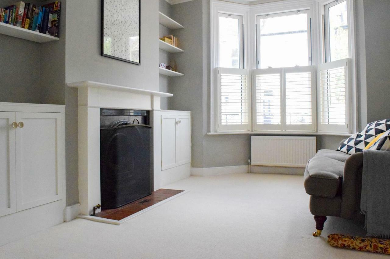 3 Bedroom Family House With A Superb Kitchen And Garden Londra Exterior foto