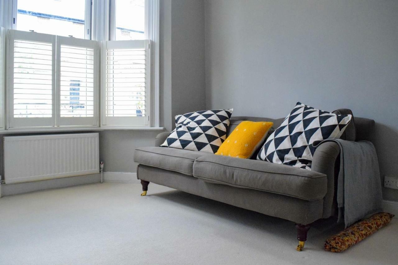 3 Bedroom Family House With A Superb Kitchen And Garden Londra Exterior foto