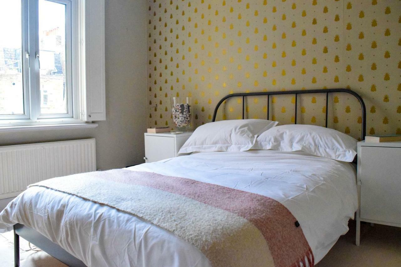 3 Bedroom Family House With A Superb Kitchen And Garden Londra Exterior foto