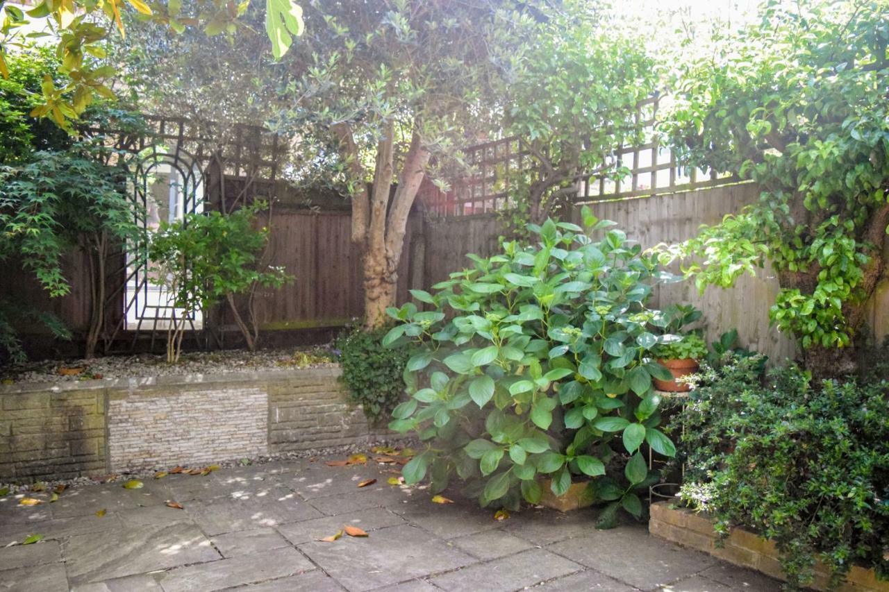 3 Bedroom Family House With A Superb Kitchen And Garden Londra Exterior foto